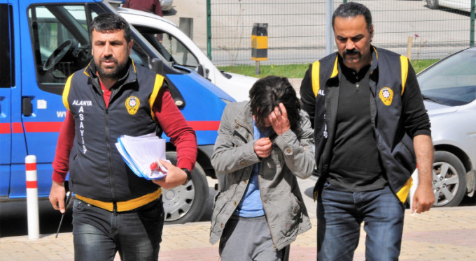 Okulu soydu, dövmesi ele verdi