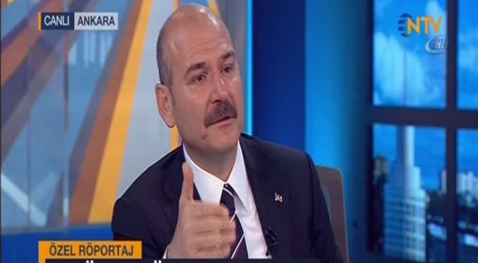 Bakan Soylu canlı yayında gözyaşlarını tutamadı