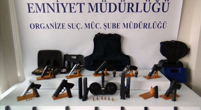 Müzisyenin evi silah ambarını aratmadı