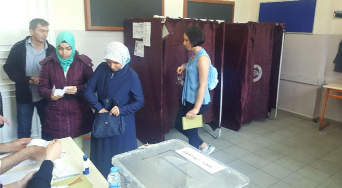 Hülya Avşar'ın kızı oyunu eve götürüyordu