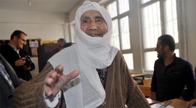 100 yaşında sandığa gitti!
