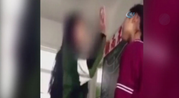 Öğretmenle öğrenci böyle tokatlaştı!