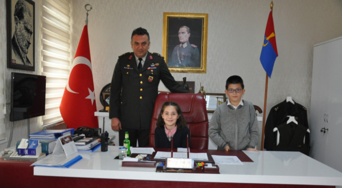 Bursa'da koltuklar çocuklara emanet