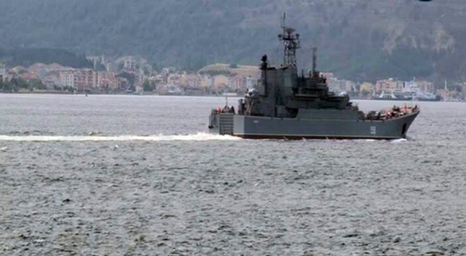 Rus savaş gemisi boğazda battı