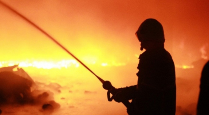 İsveç'te camii yangını