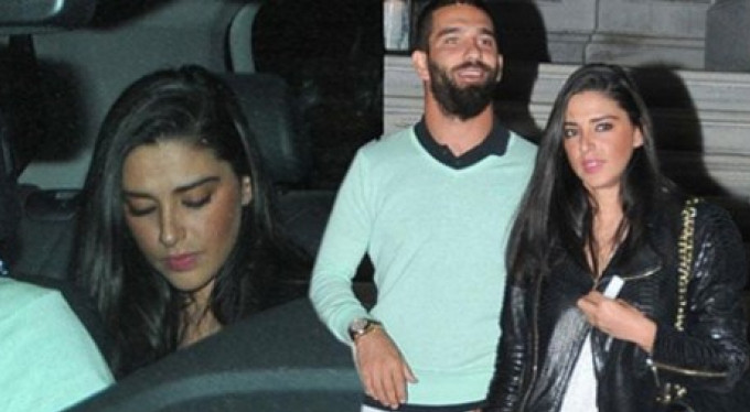 Arda Turan sevgilisiyle yine ayrıldı