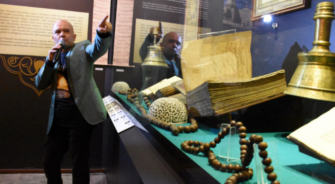 Bursa Ulucamii'nin çalınan gümüş kapı tığı Londra'da sergileniyor