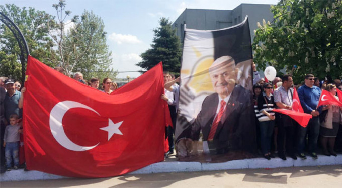 Başbakan'a coşkulu karşılama