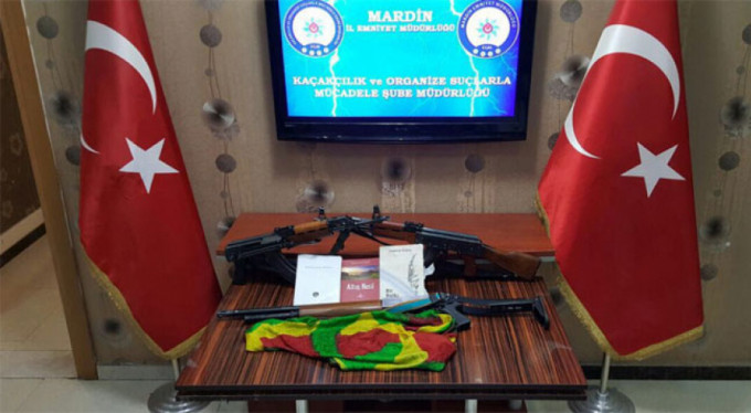 FETÖ'cünün evinden bakın neler çıktı