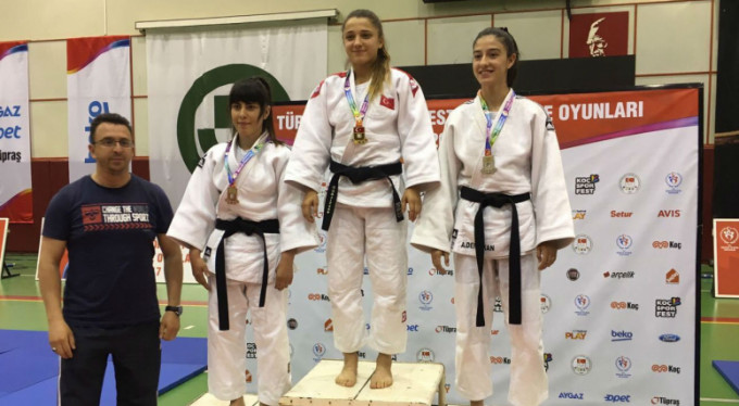 Bursa'nın yüzü judoda güldü