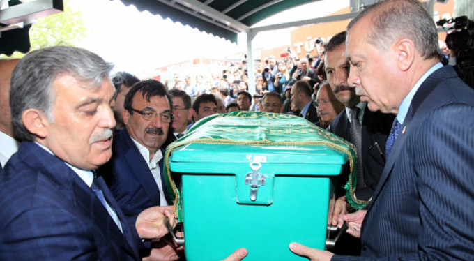 Gül'ün babası son yolculuğuna uğurlandı