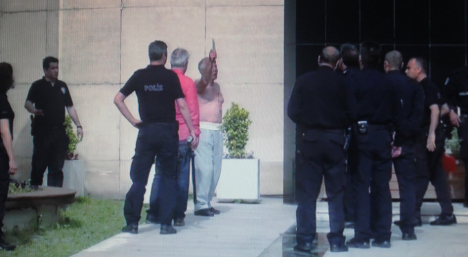 Bursa'da adliye önünde korku dolu anlar!