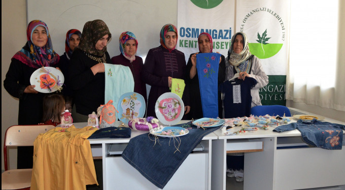 Atıkları sanat eserine dönüştürüyorlar