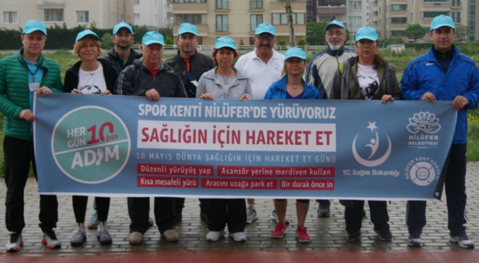 Sağlık için 10 bin adım attılar