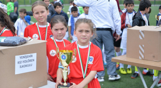 Bursa'nın şampiyonları kupalarına kavuştu