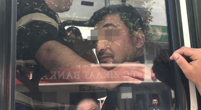 Otobüsteki tacizciye linç girişimi