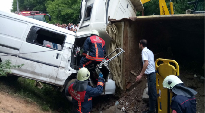 Zincirleme kaza! 1 ölü, 8 yaralı
