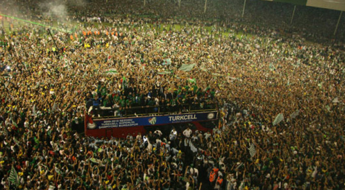 Yeşil-beyaz devrimin yıl dönümü