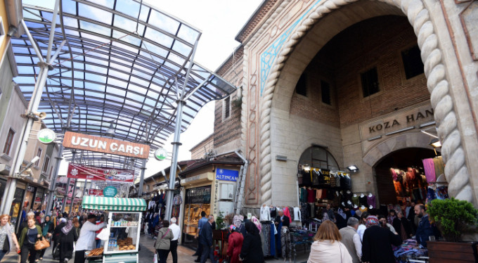 Bursa'nın tarihi çarşısı otomobil veriyor