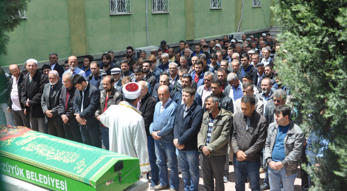 Talihsiz kadın son yolculuğuna uğurlandı