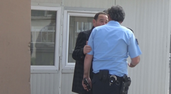 Bursa'da okulda şok! Güvenlik görevlisi genci vurdu