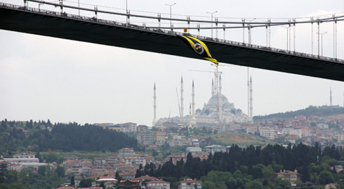 Fenerbahçe bayrağı oraya asıldı