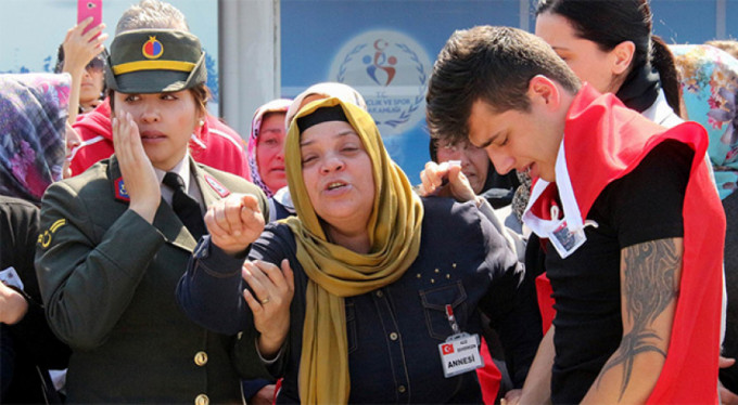 Şehit annesi: O şerefsizler sevinmesin...