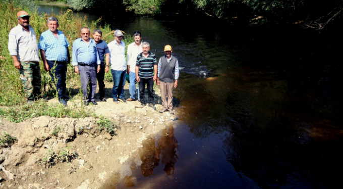 Bursa'da dere birden bire simsiyah akmaya başladı