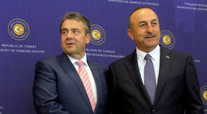 Alman bakan da fayda etmedi, yine izin yok