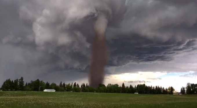 Facianın eşiğinden dönüldü! Hortum böyle görüntülendi