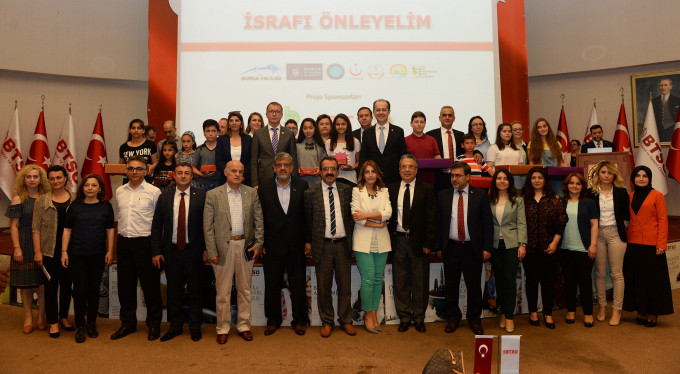 Bursa'da öğrenciler hayallerini çizdi