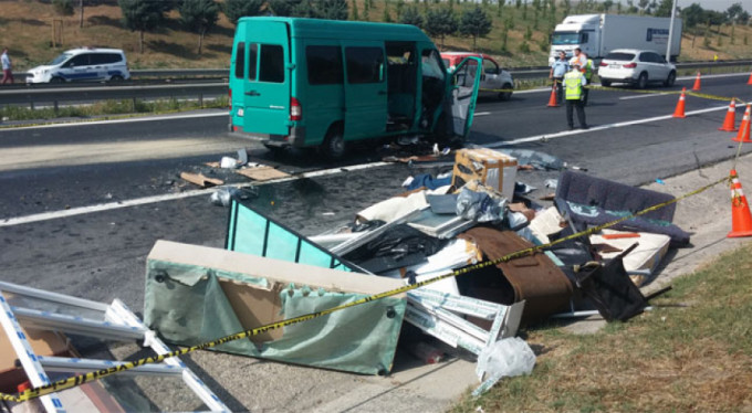 Feci kaza: 2 ölü, 1 yaralı