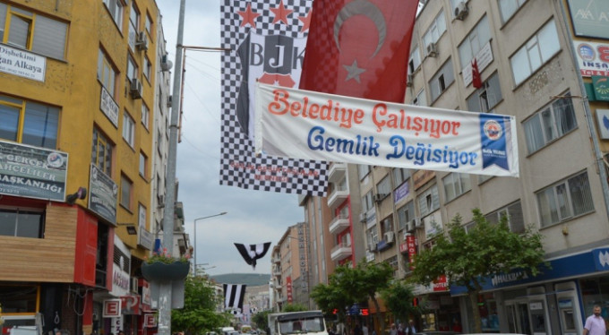 Bursa'da Beşiktaş bayrağı krizi