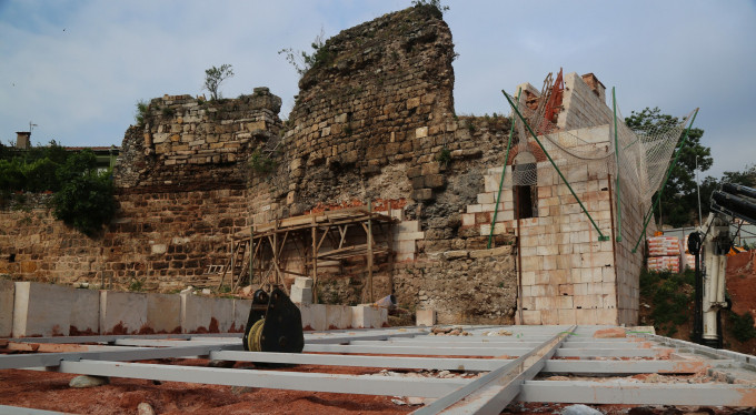 Bursa surlarının Zindan Kapı'sı restore ediliyor