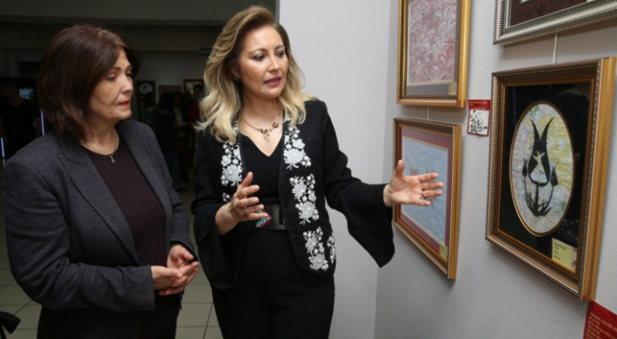 Bursa'da Ebru sergisi