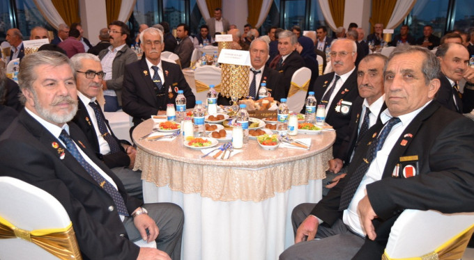 Bursa'da şehitler onuruna iftar