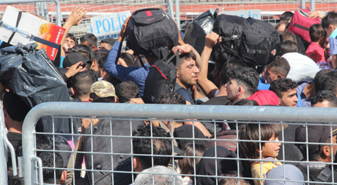 Suriyeliler akın ediyor! İzdiham çıktı