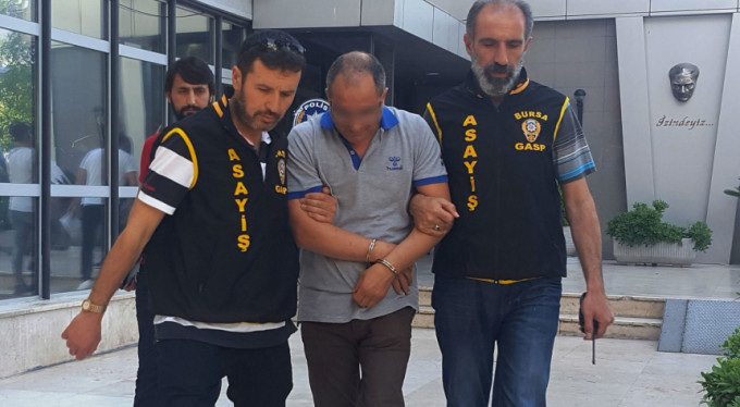 Bursa'da bıçak parası isteyen doktora operasyon