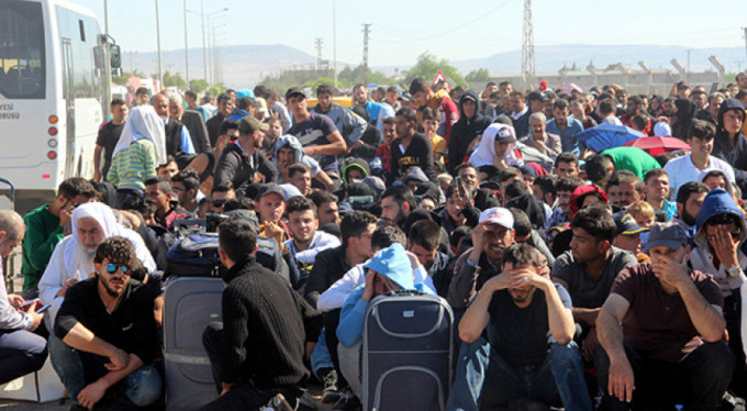 Suriyeliler akın akın ülkelerine gidiyor