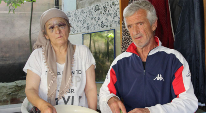 Felçli annesini dövüp balkondan attı! Ailenin yardım...