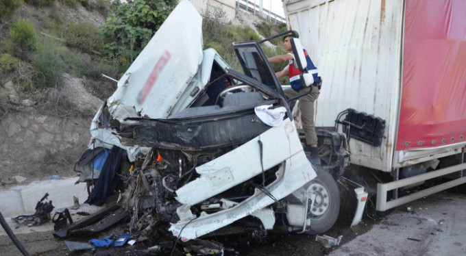 Bursa'da TIR'lar birbirine girdi!