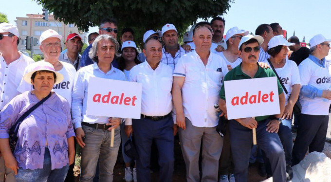 İzmir'deki "Adalet Yürüyüşü" ilk etabı tamamladı