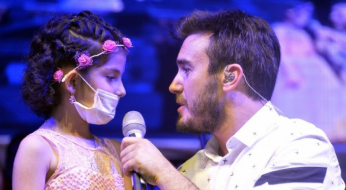 Mustafa Ceceli gönülleri fethetti