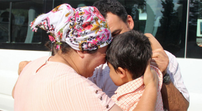 Alışverişte unutulunca hem ağladı hem ağlattı