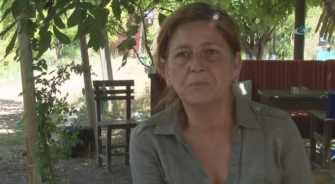 Kırmızı fularlı kızın anne ve babası gözaltında