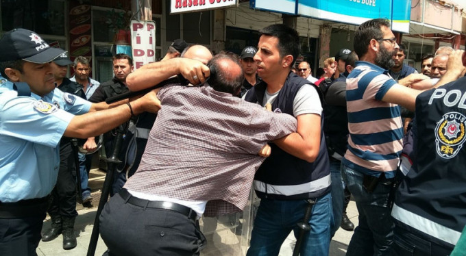 Olaylı yıkım! 3 gözaltı