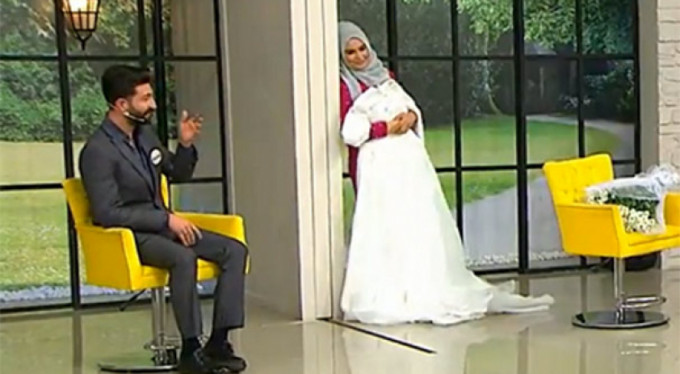 Muhammed'den Hanife'ye sürpriz evlilik teklifi