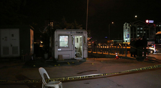 Taksi durağına silahlı saldırı: 1 ölü 2 yaralı