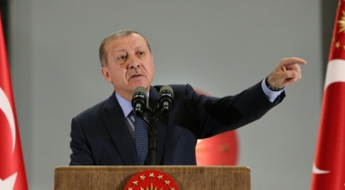 Erdoğan: "Alçaksınız, namustan yoksunsunuz"
