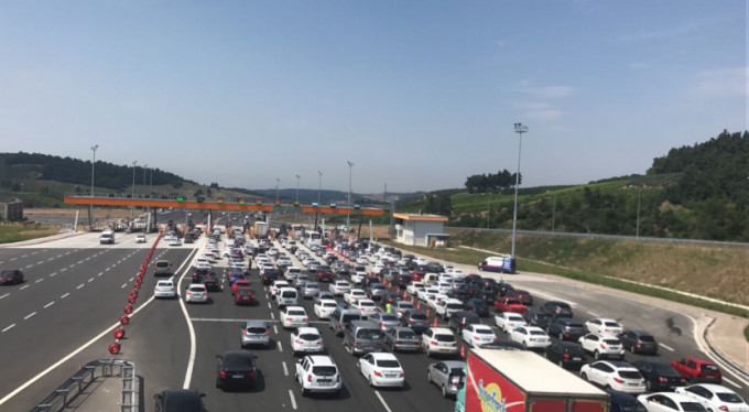 Bursa'da trafiğe dikkat! Kuyruk 20 km'i buldu